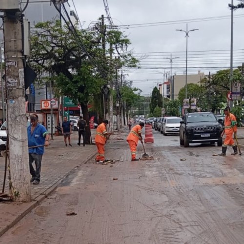Prefeitura atua na manutenção e limpeza da cidade após forte temporal em Volta Redonda